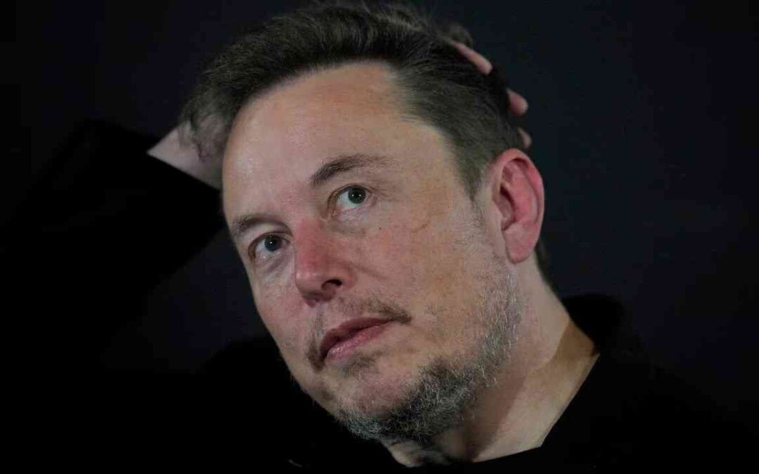 Elon Musk predice un futuro sin trabajo en una charla sobre inteligencia artificial.