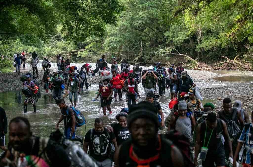 Informe de Human Rights Watch revela abusos y control criminal en la Ruta Migrante del Darién.